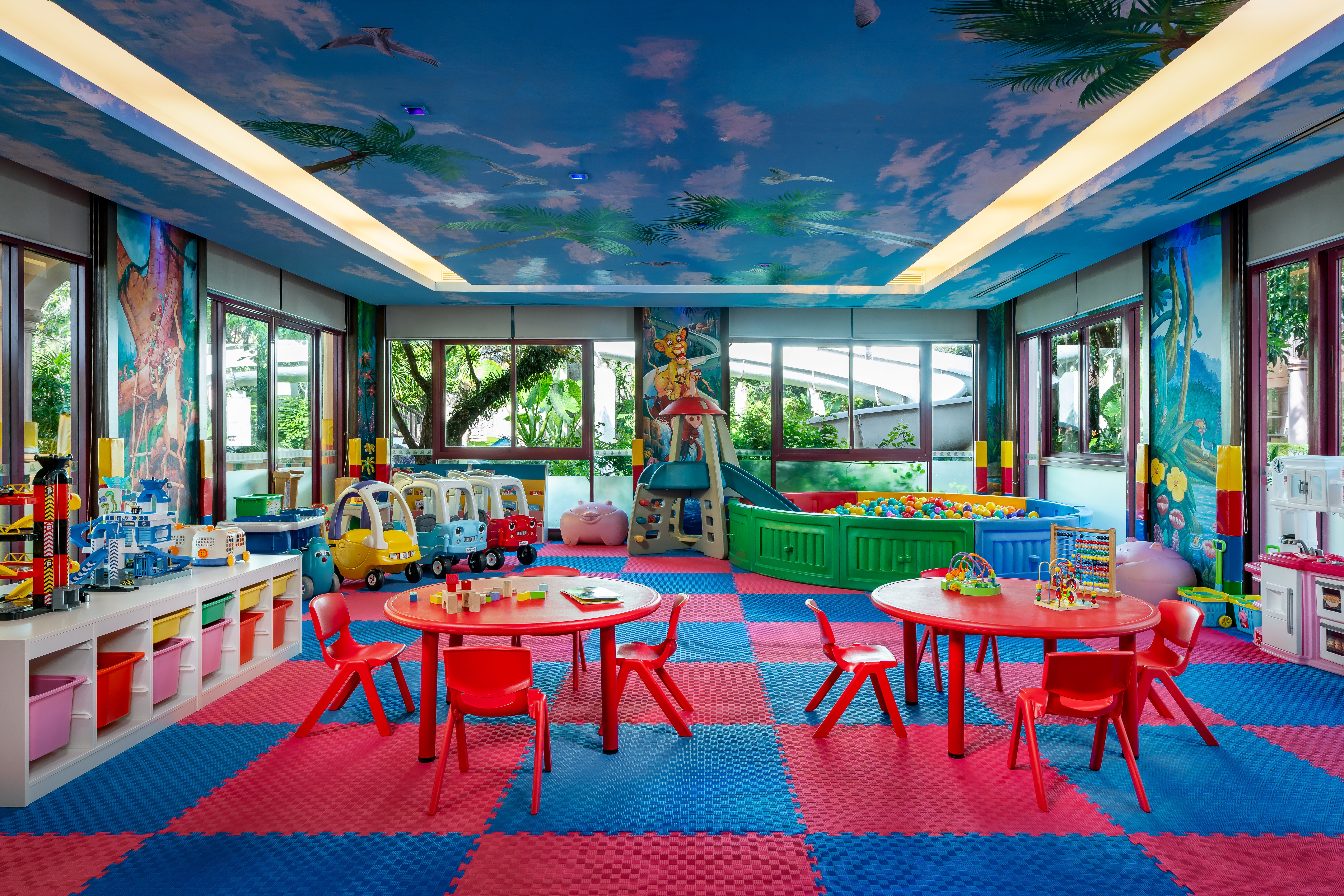 Centara Grand Beach Resort Phuket 79/85
