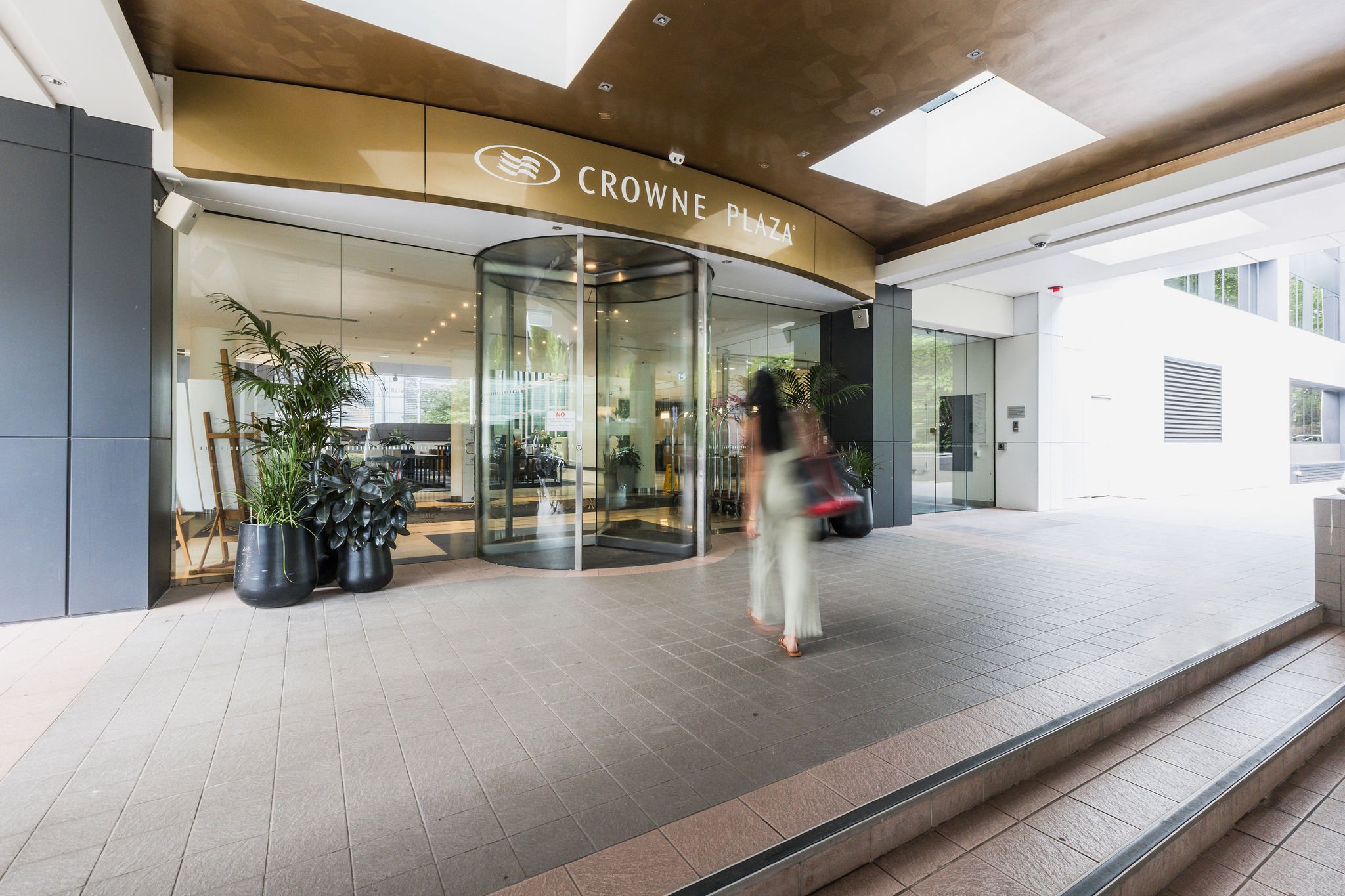 Crowne Plaza Canberra 77/81