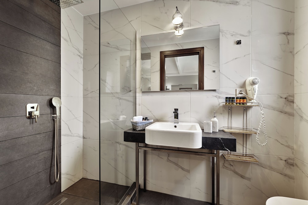 Nival Luxury Suites 46/50