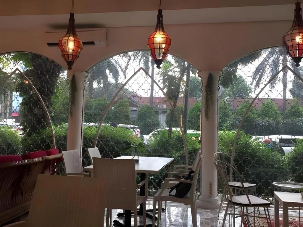 Hotel Pangrango 3 12/18