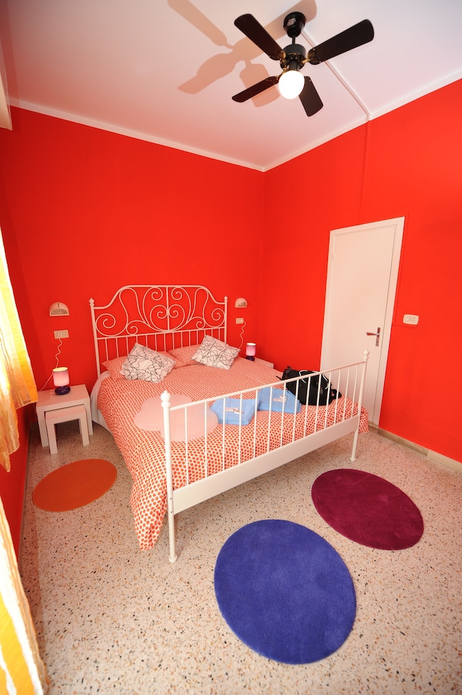 Sunflower Beach Hostel 49/50