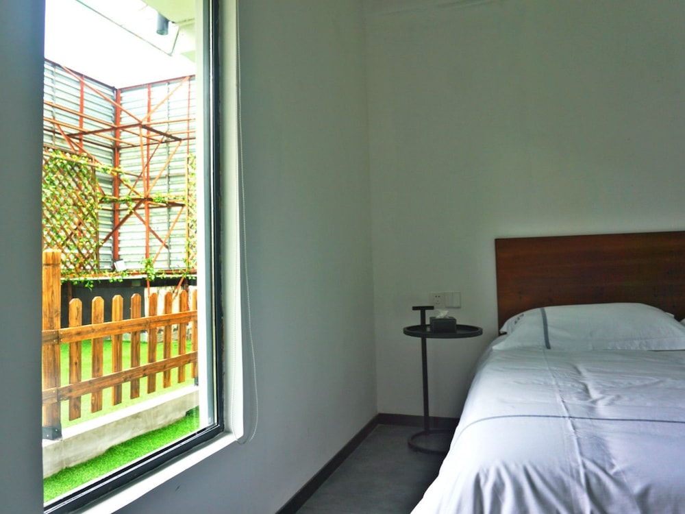 Heavenly, City, Suite, Queen Bed