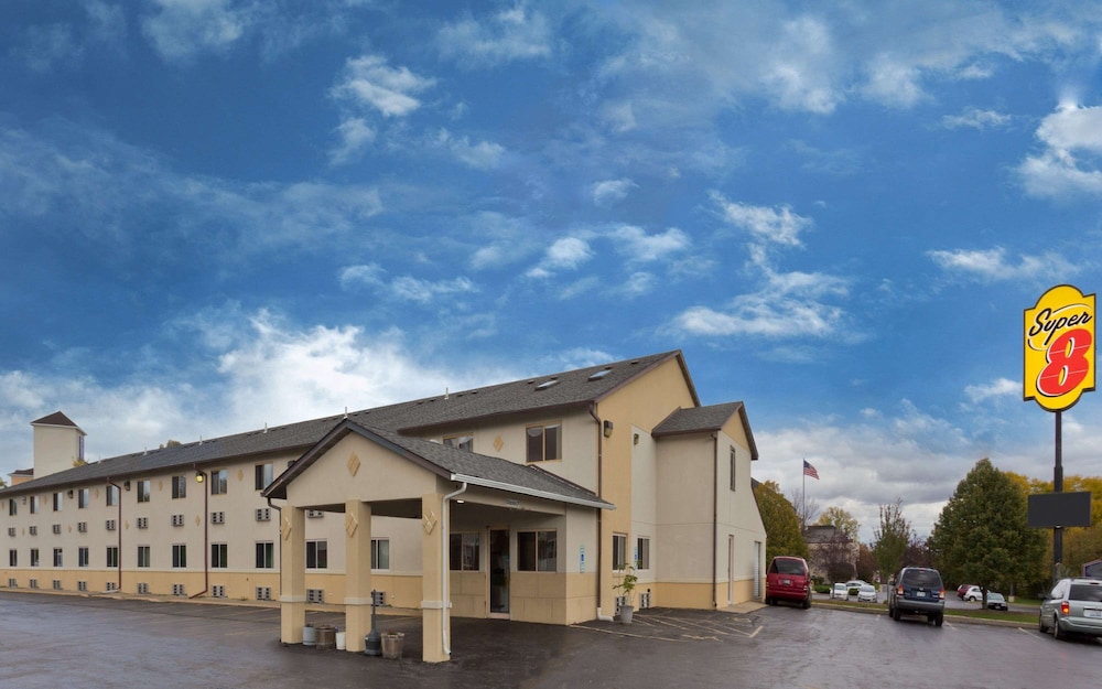 Super 8 By Wyndham Rockford 37/50