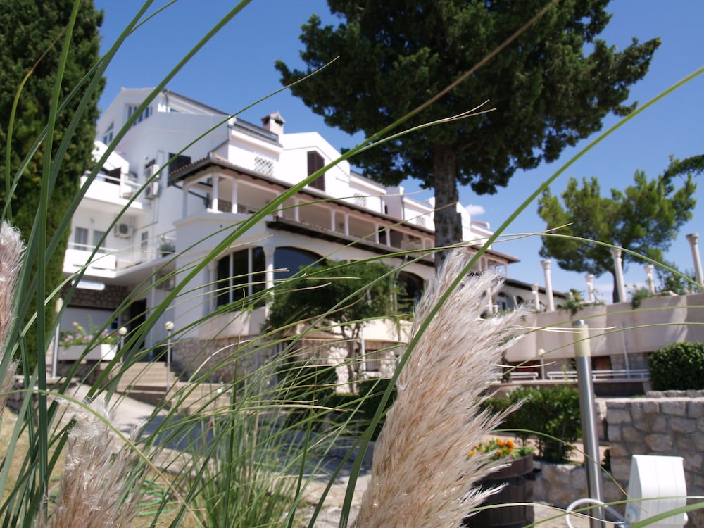 HOTEL VICKO 2/50