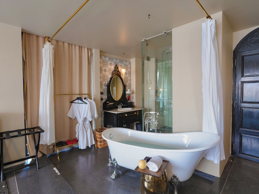 Amdaeng Bangkok Riverside Hotel 50/75