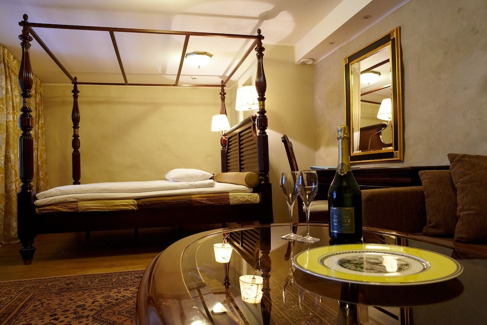 Cru Hotel 62/74