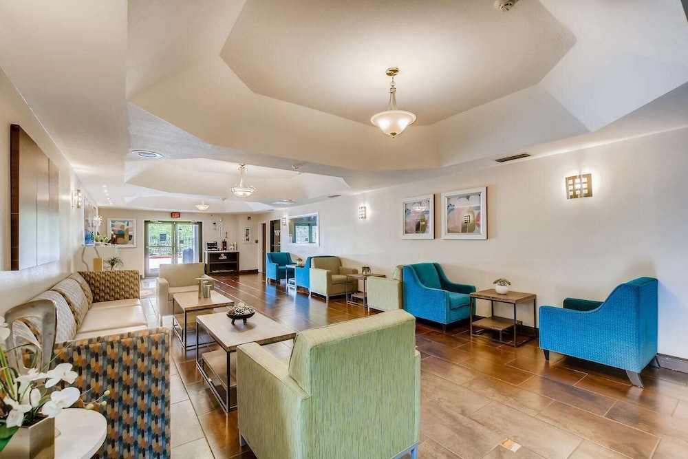 Orangewood Inn Suites Midtown 36/58