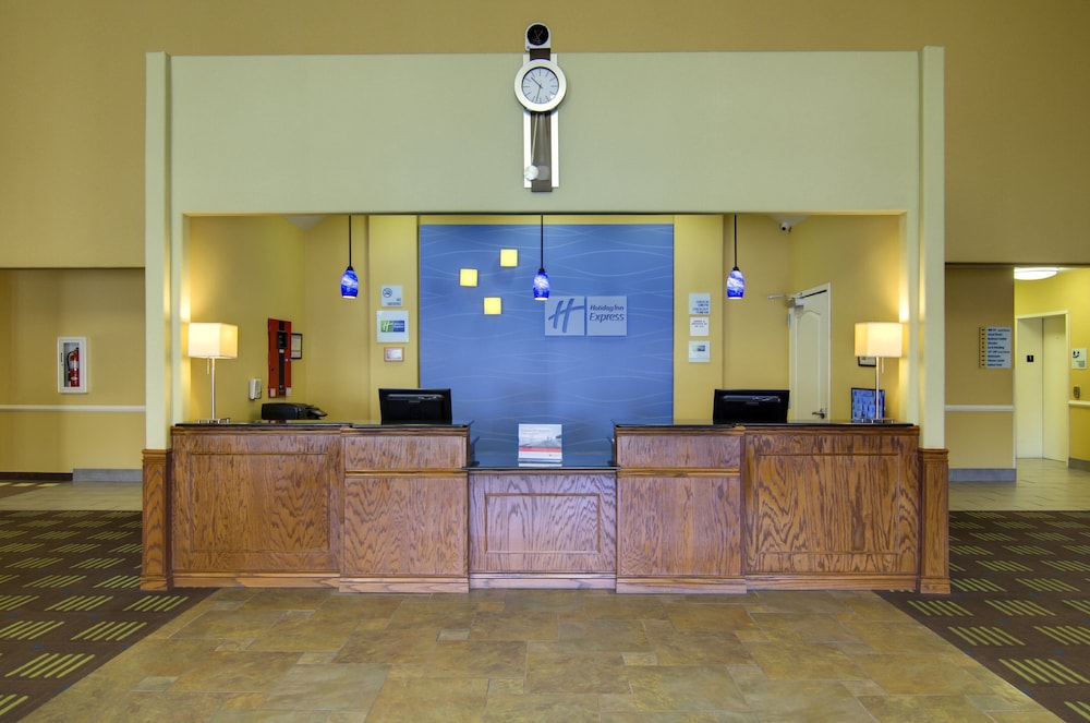 Holiday Inn Express Hotel Amp Stes Kansas City Sports Complex 4/55