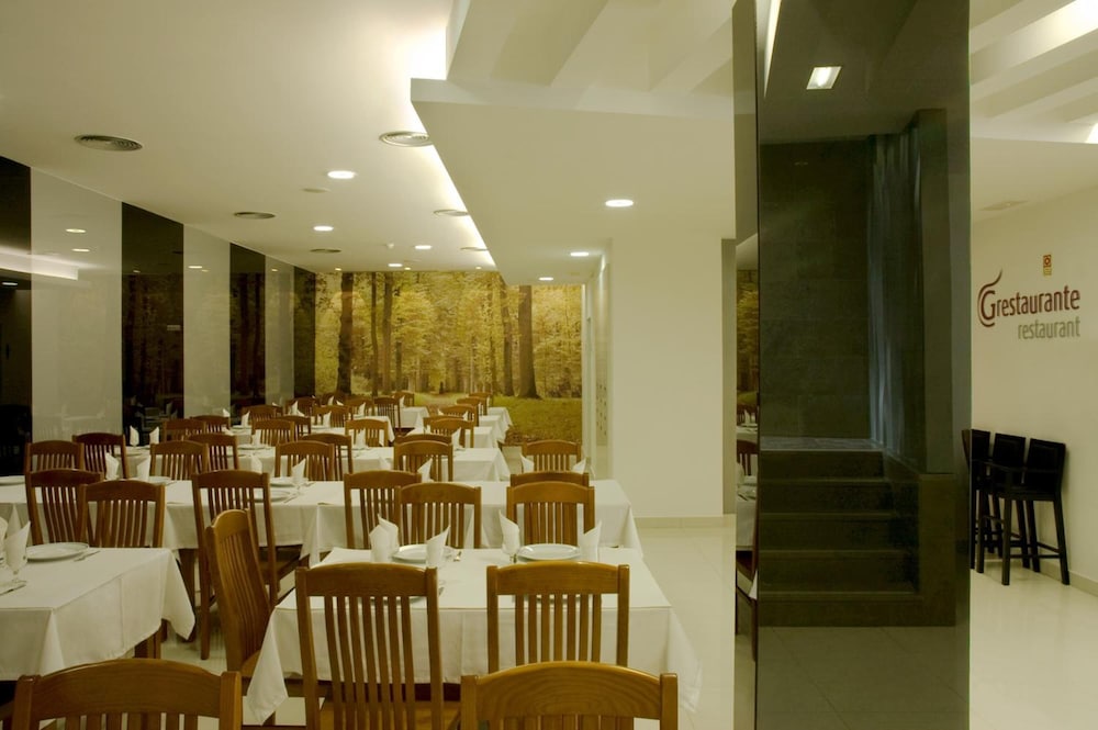 Genesis Hotel 24/30