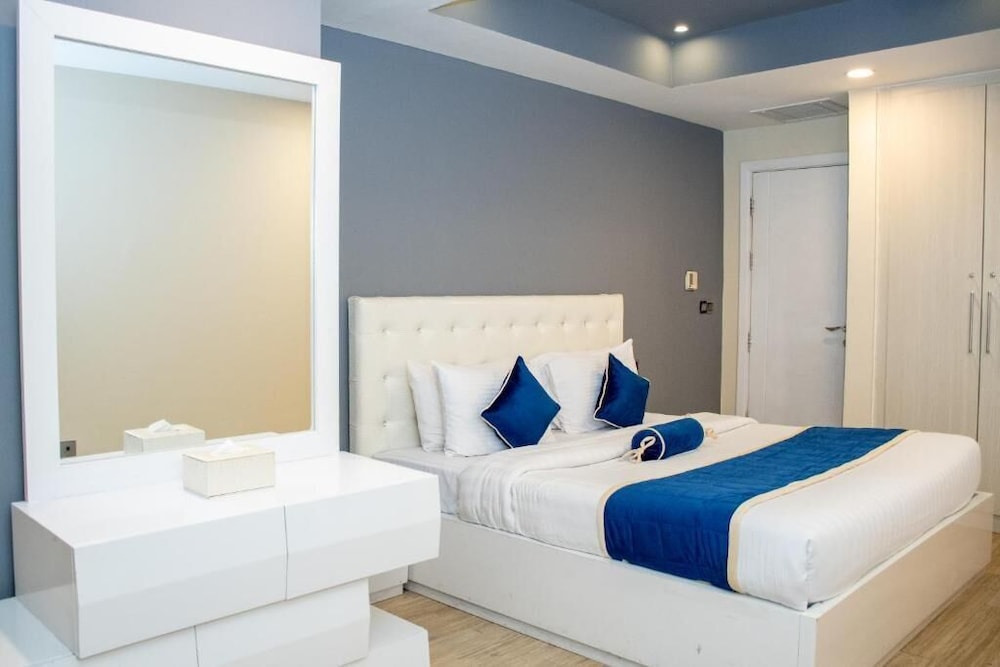 Centaurus Hotel Suites 8/42