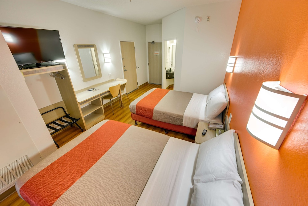 Motel6 Brampton, ON - Toronto 6/33