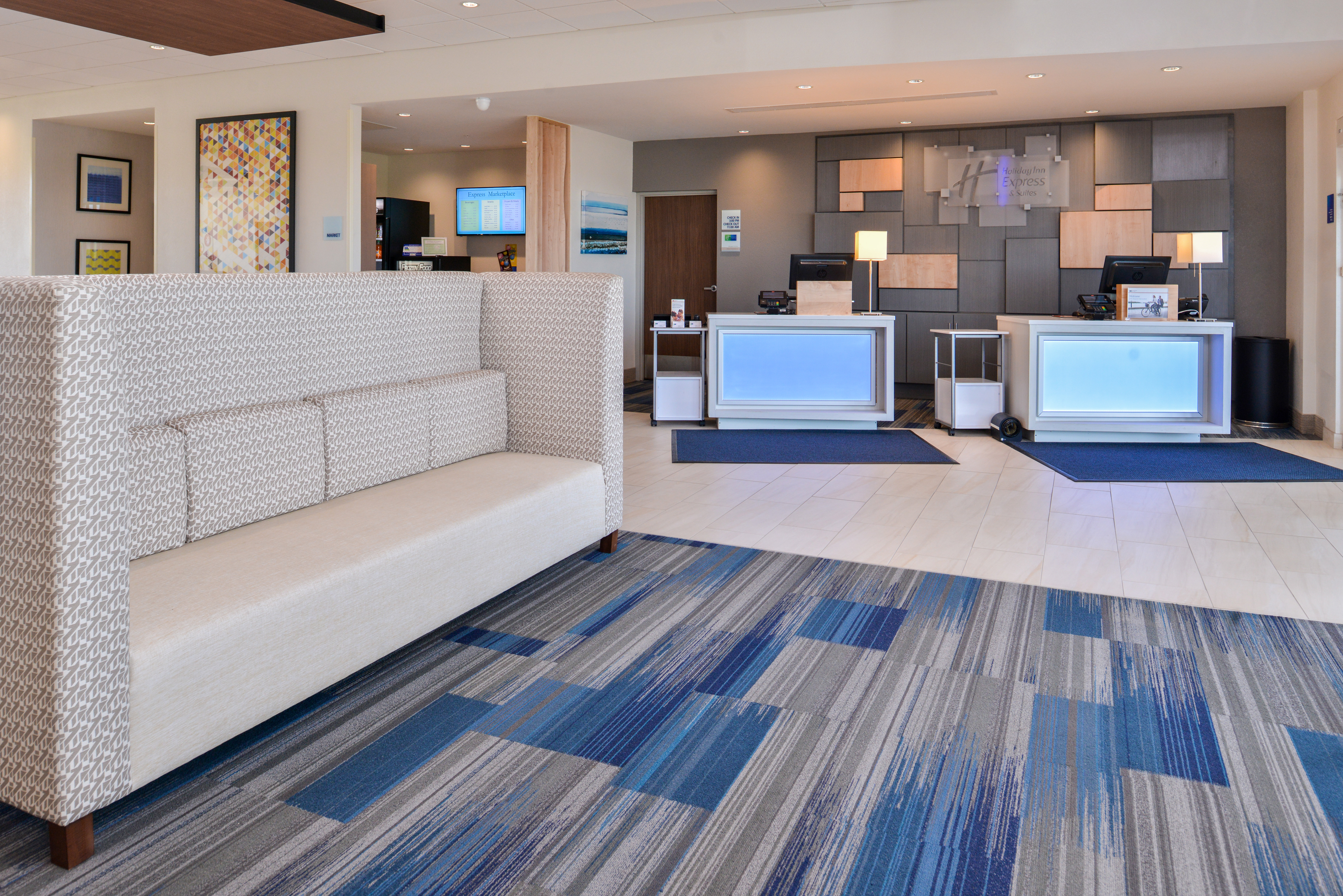 Holiday Inn Express & Suites Trinity 12/72