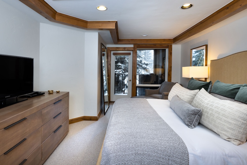 2 Bedrooms, Condo, Slope
