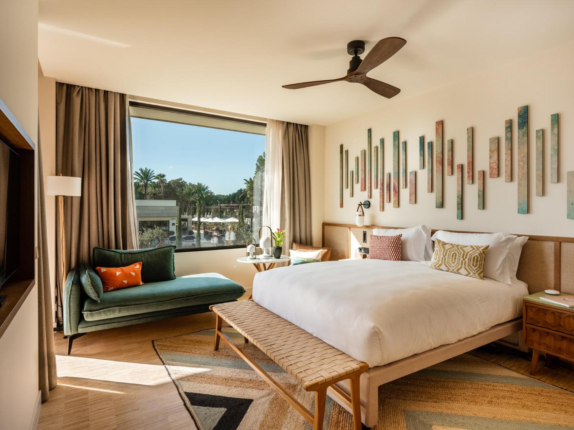 Room, King Bed, Garden View, Balcony