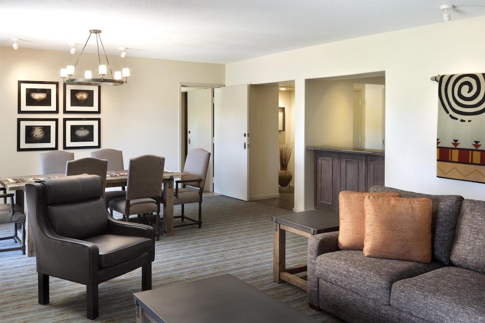 Conference, Suite
