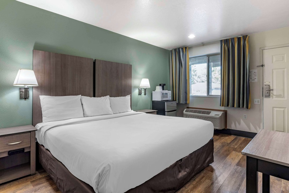 ROOM, KING BED, ACCESSIBLE