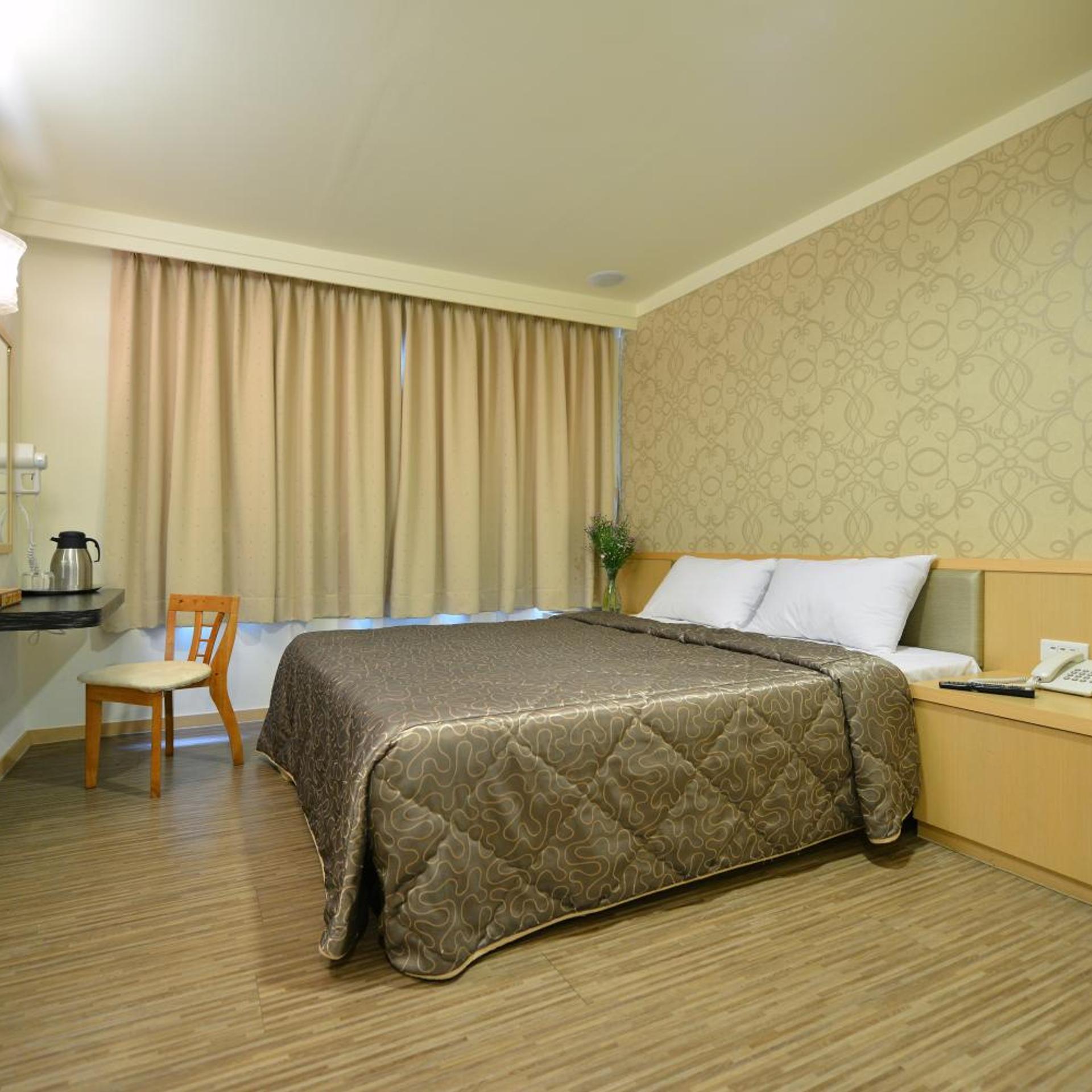 Ing Wang Hotel 13/23