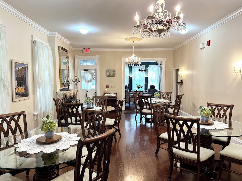 50 Lincoln Short North Bed and Breakfast 59/71