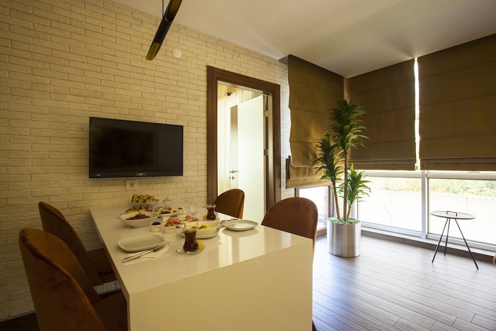 Maxuite Hotel In Home 32/37