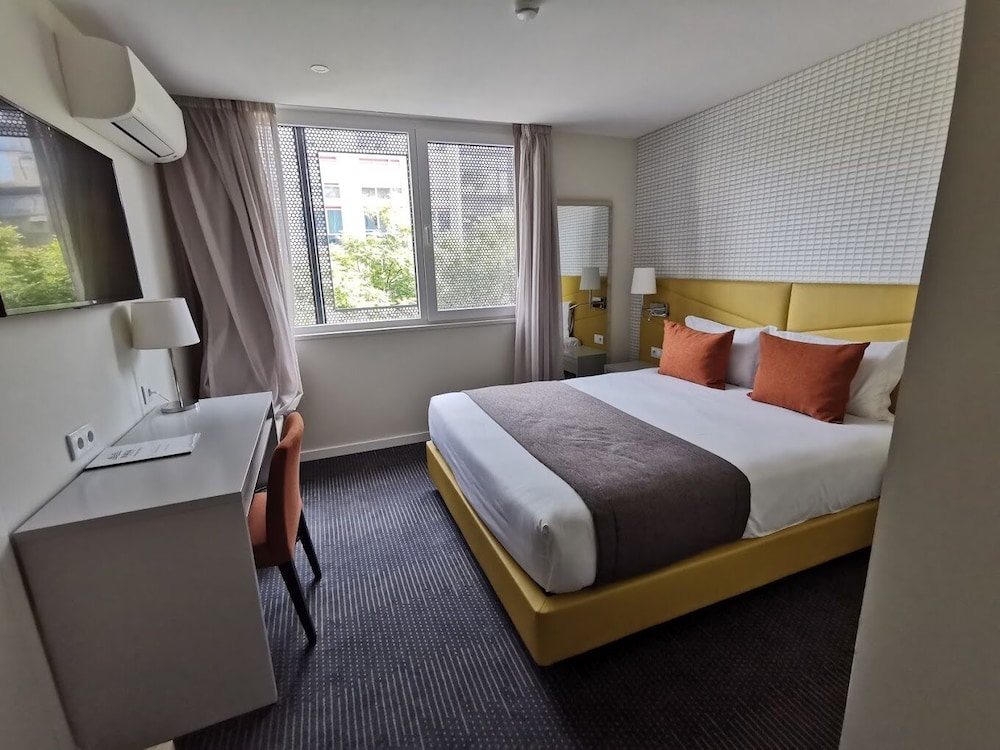 DELUXE, DOUBLE BED