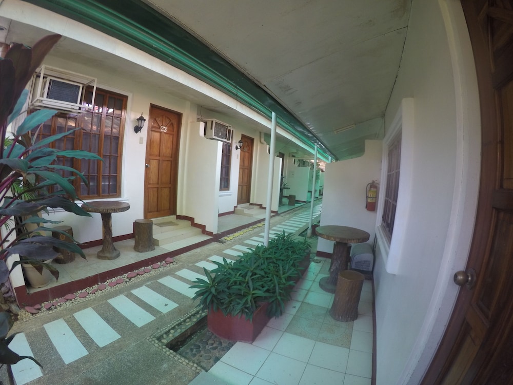 D Lucky Garden Inn 24/48