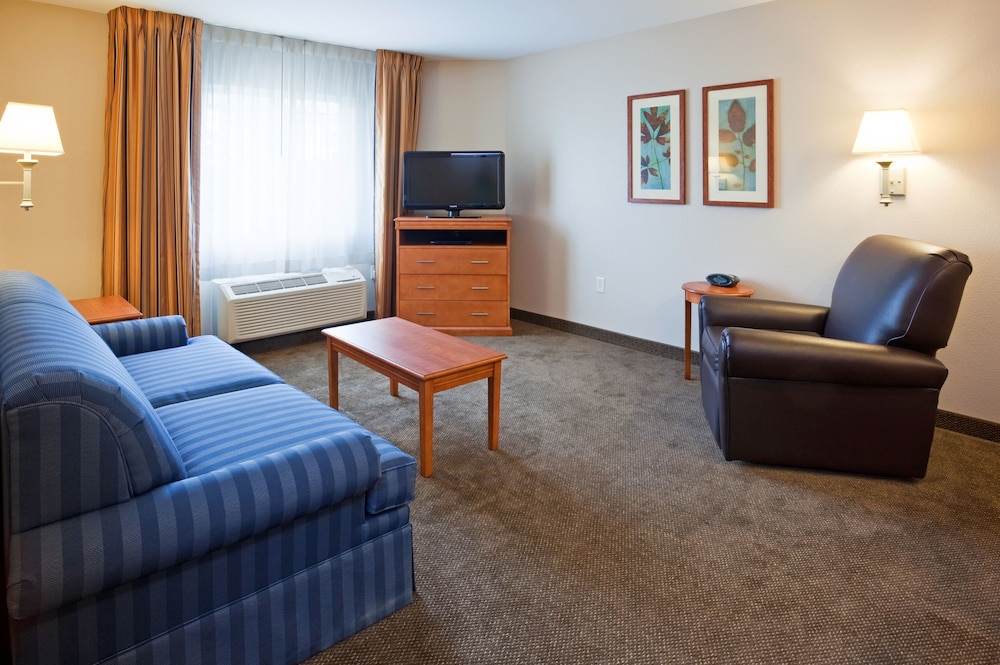 Candlewood Suites La Crosse 24/41