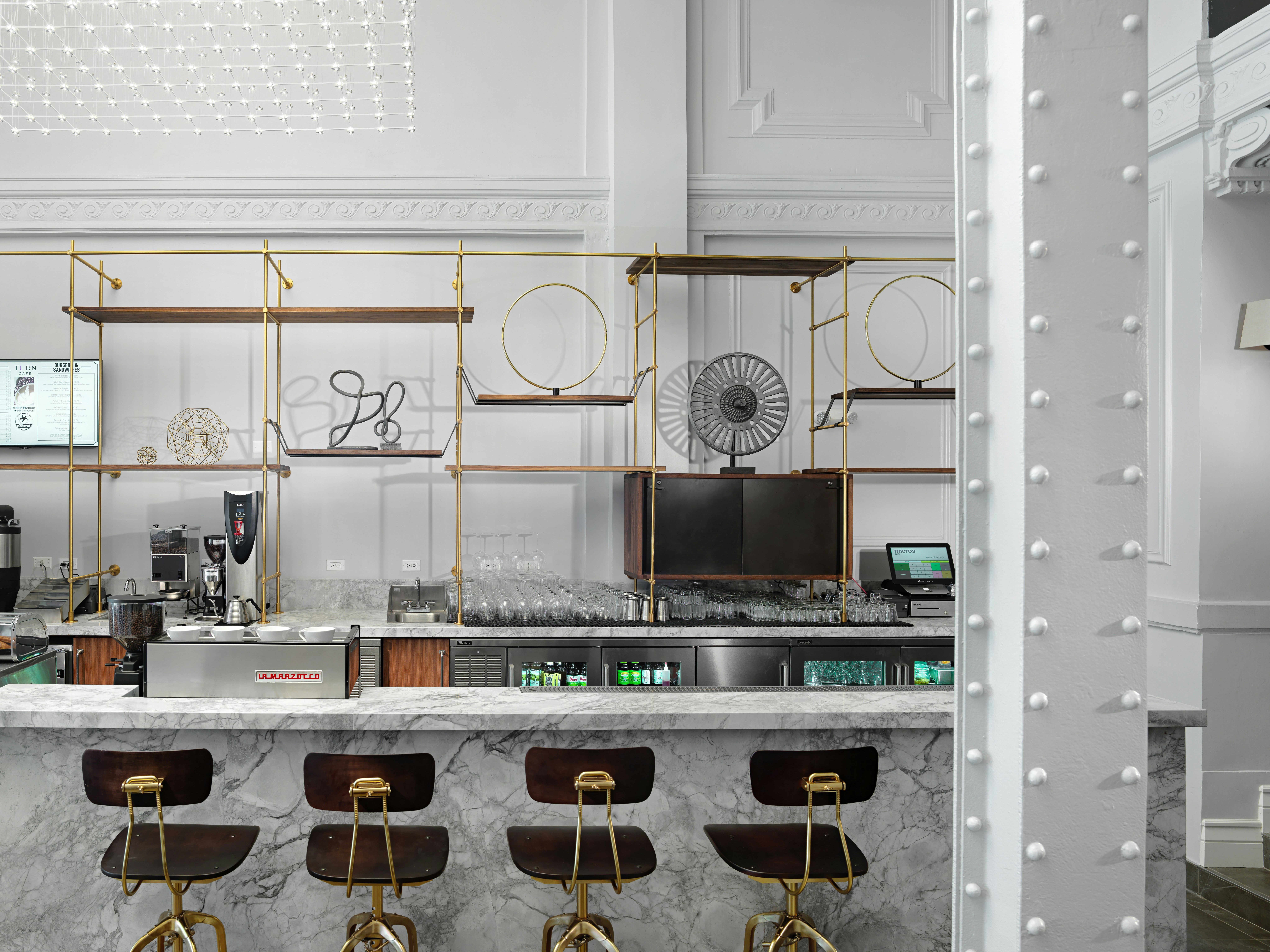 Axiom Hotel 48/76