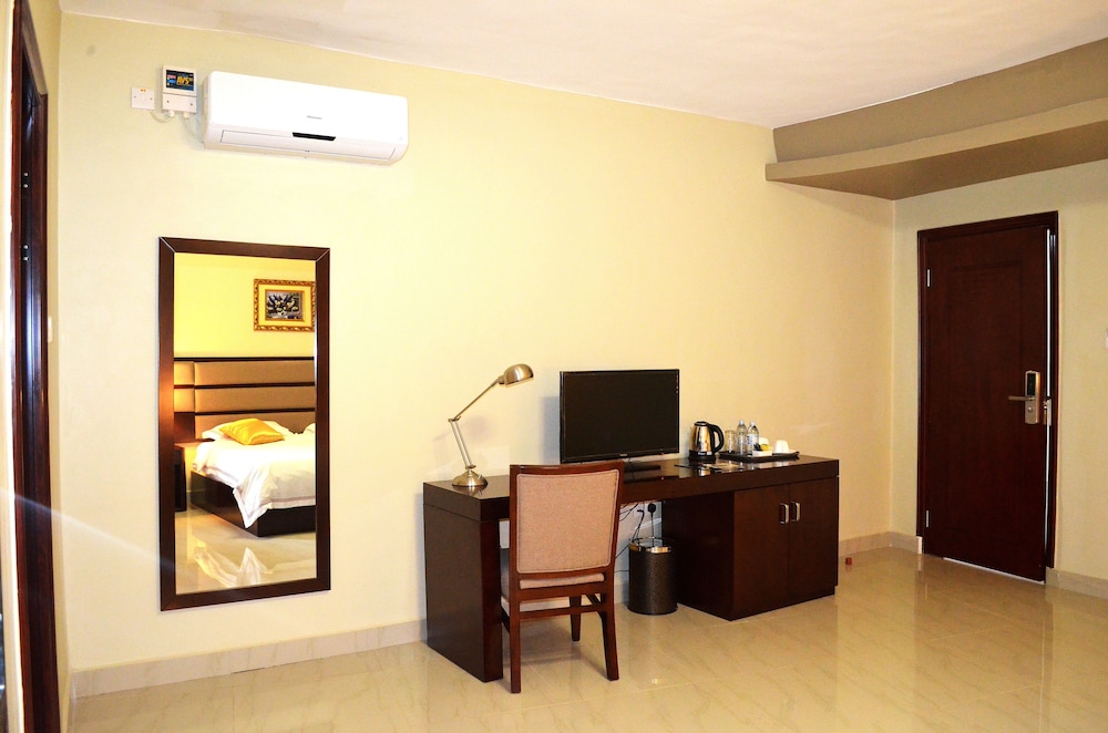 HILLSIDE PLAZA HOTEL 5/66