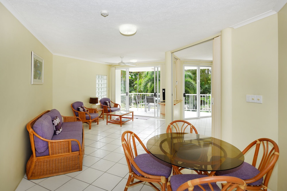 Golden Sands Beachfront Resort 35/70