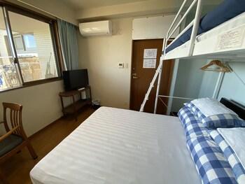 Private, Western, 2 Double Beds, Partial Sea View