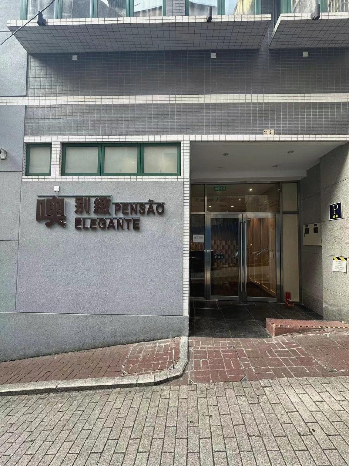 PENSÃO ELEGANTE 4/32