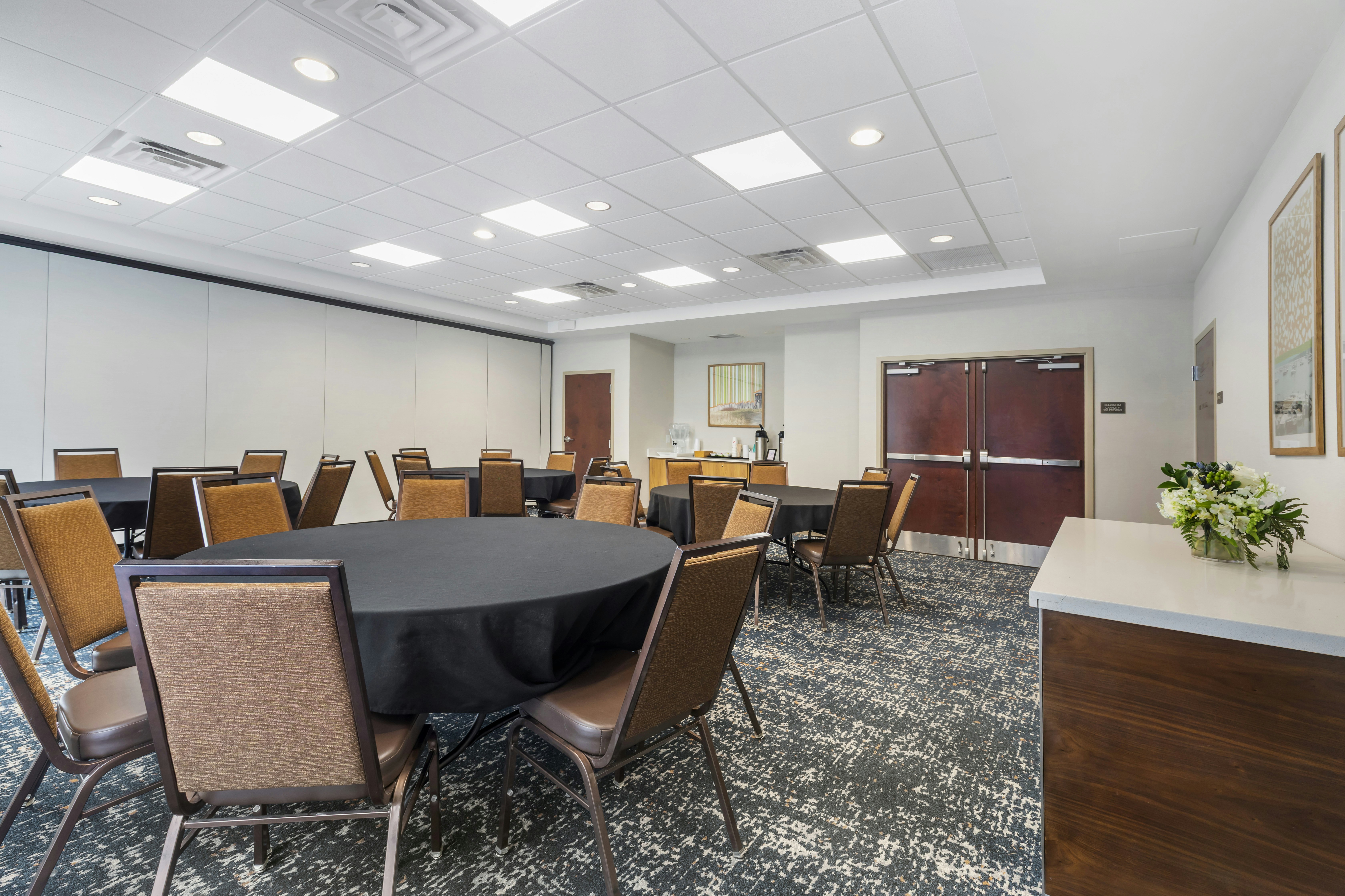 Hampton Inn & Suites Plymouth 24/25