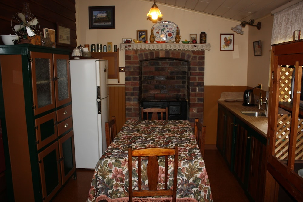 Westbury Gingerbread Cottages 44/63