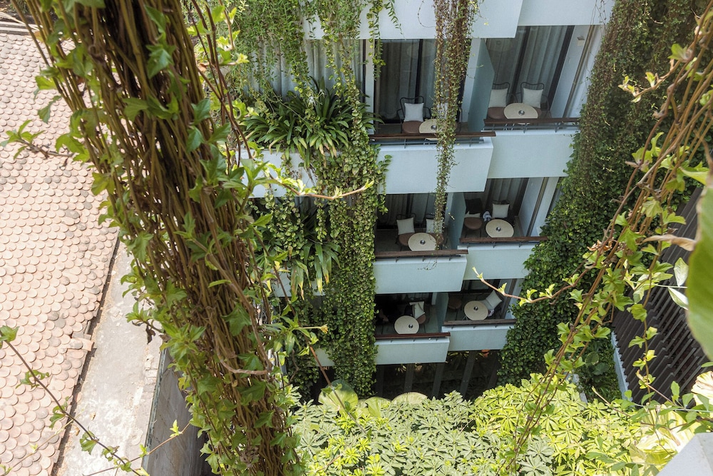 Penh House Hotel 70/74