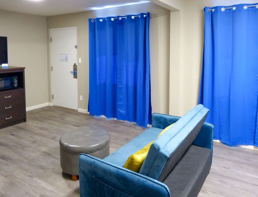Rodeway Inn and Suites Ontario 23/45