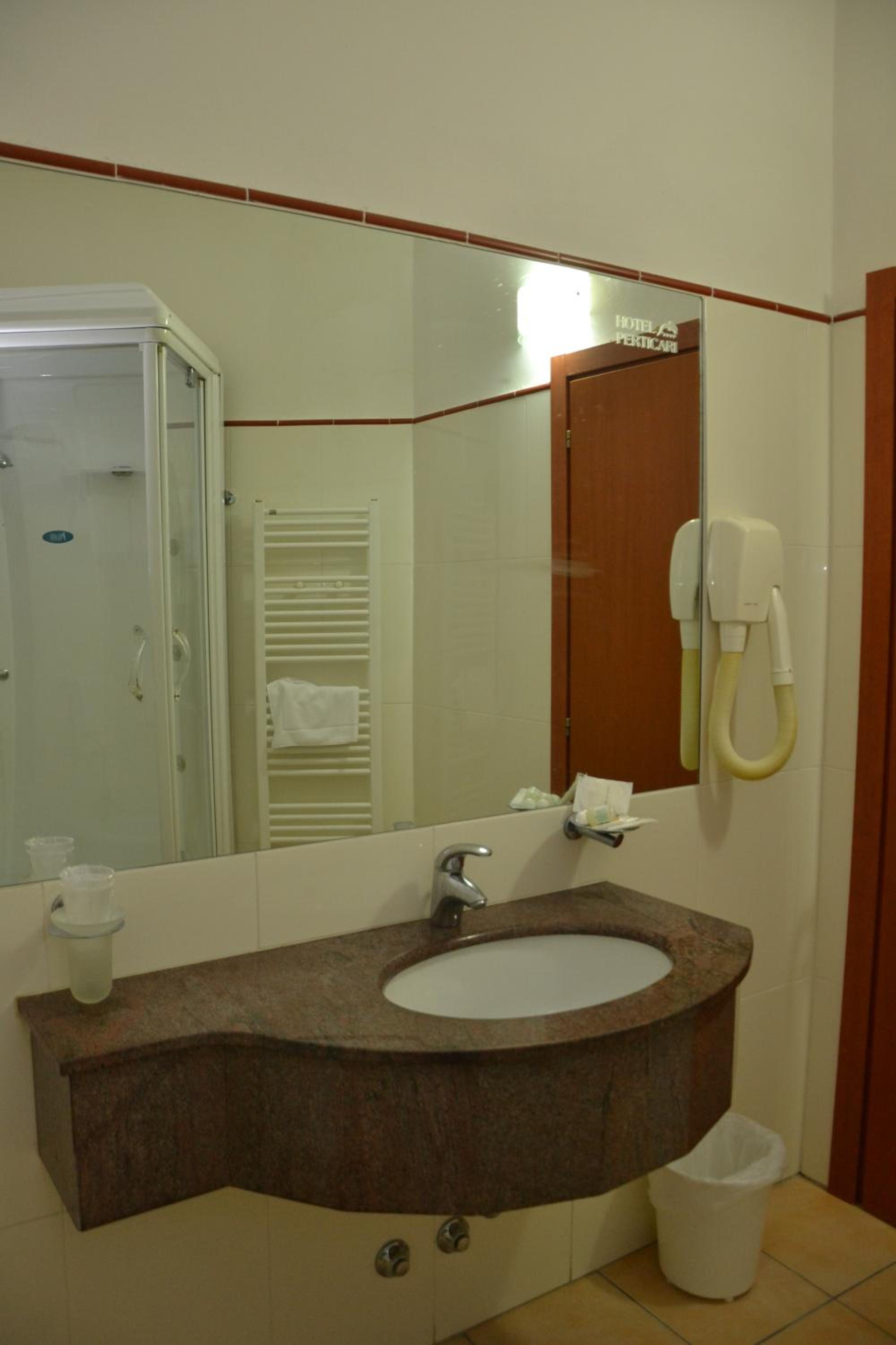 غرفة بسرير مزدوج أو سريرين منفصلين، Hotel Perticari 2/2