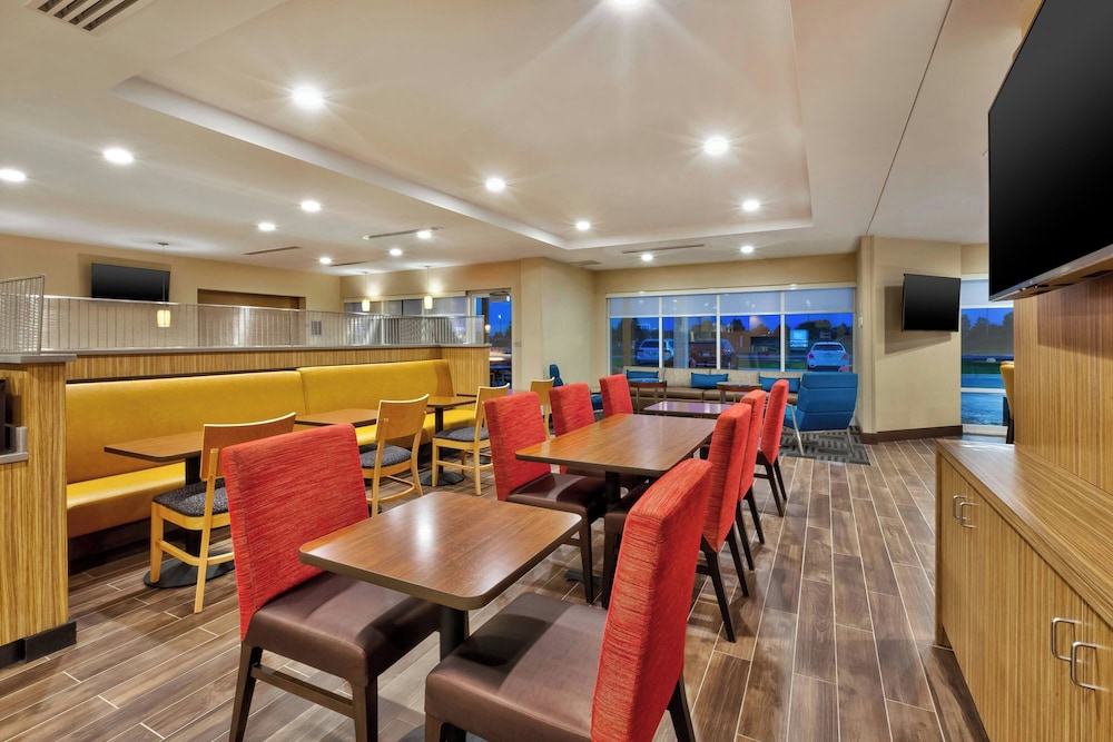 TownePlace Suites by Marriott Grand Rapids Airport Southeast 38/48