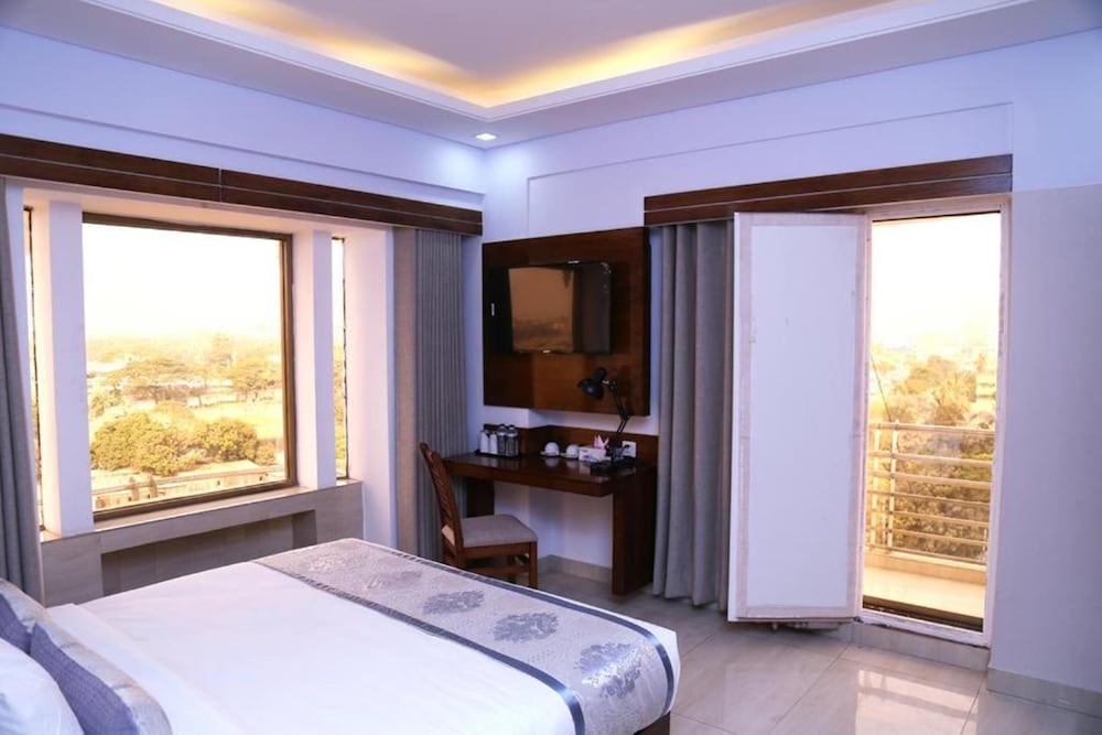 White Palace Hotel 28/61