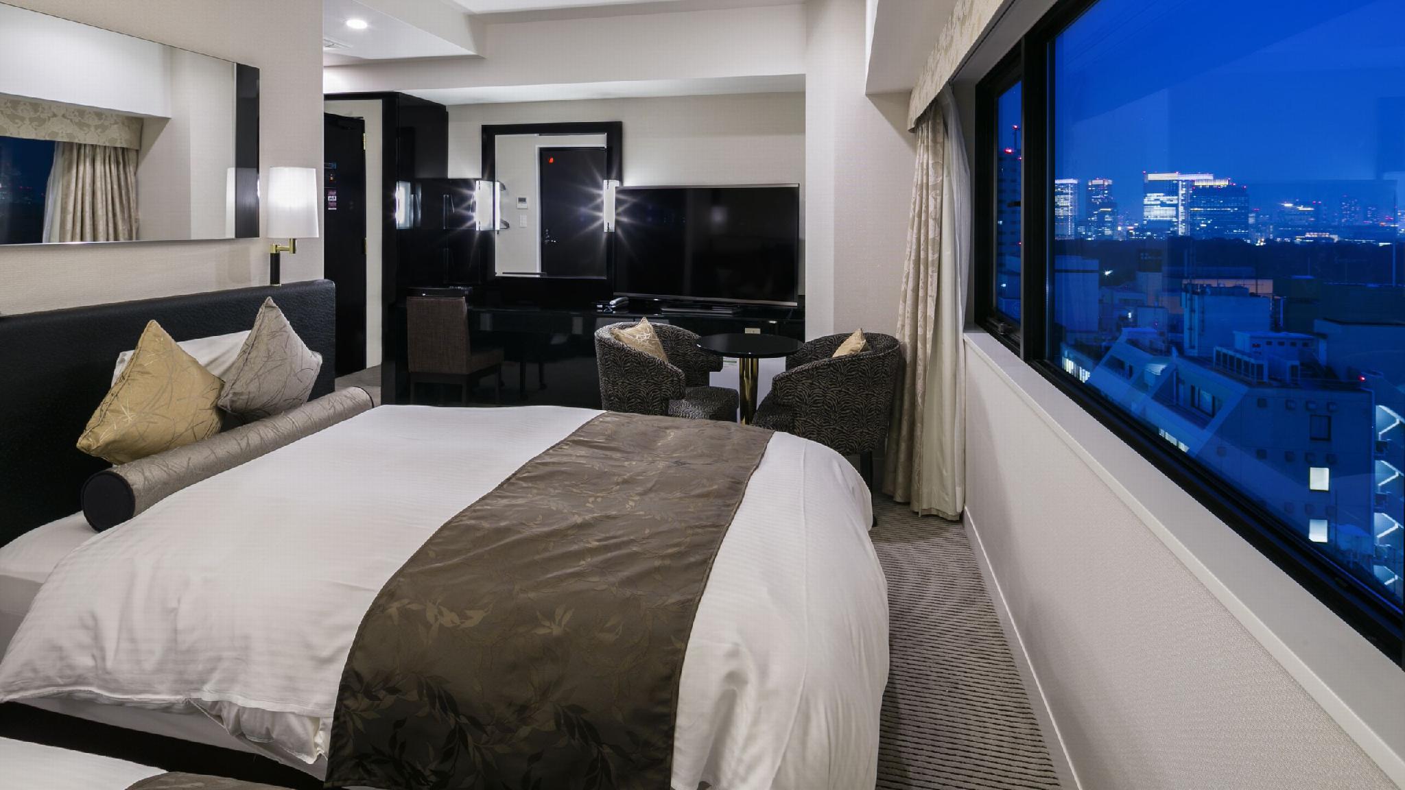 Standard, Twin Beds, Night View