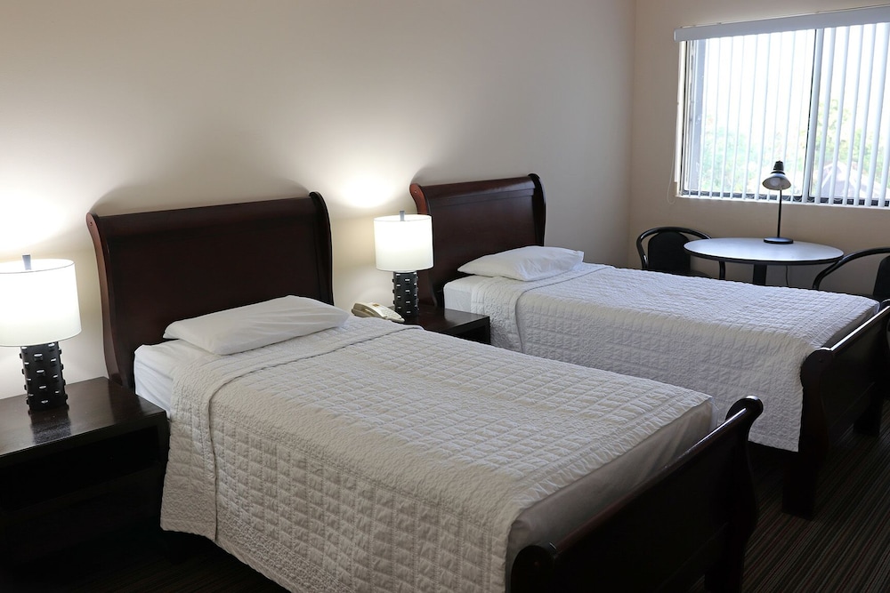 Harmon Loop Hotel 12/36