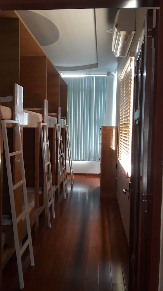 Tomorrow Hostel 21/40
