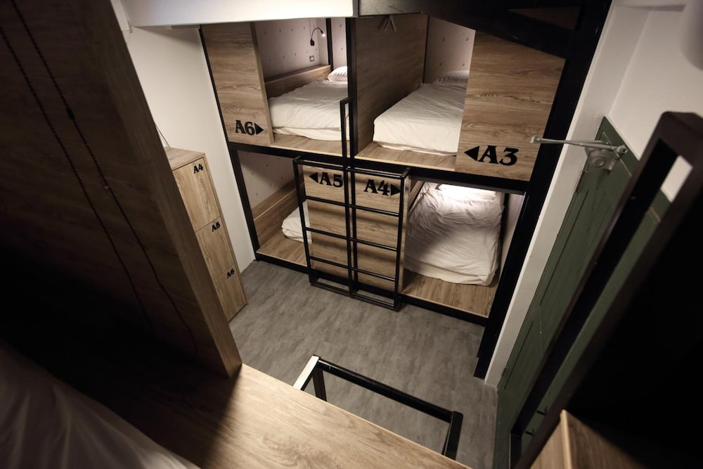 G.O.A.T Hostel 39/49