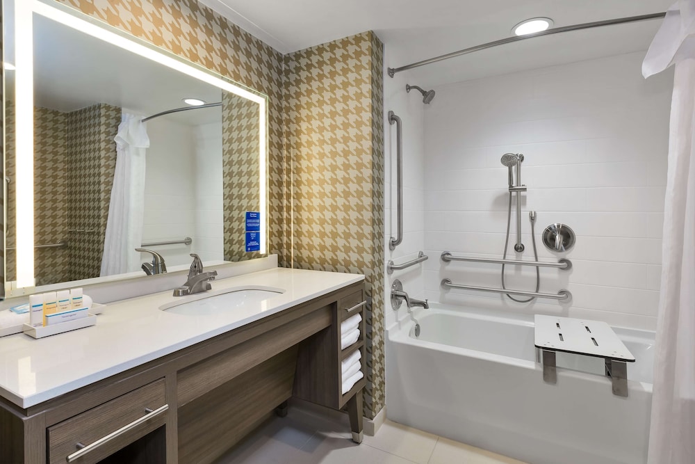 STUDIO, 2 QUEEN BEDS, ACCESSIBLE