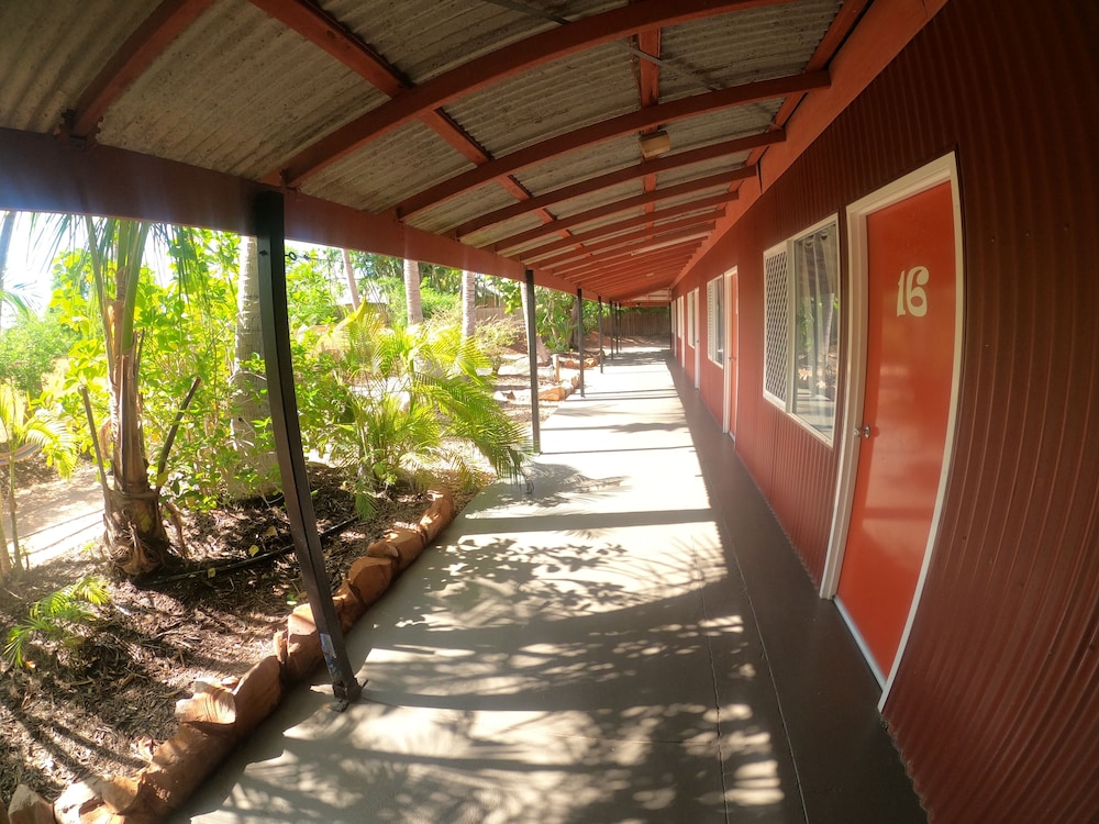 Cable Beach Backpackers Hostel 7/36