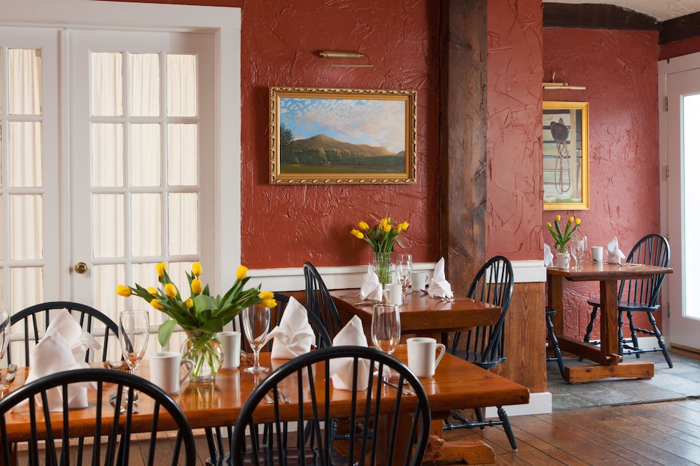 1906 Pine Crest Inn & Restaurant 56/64
