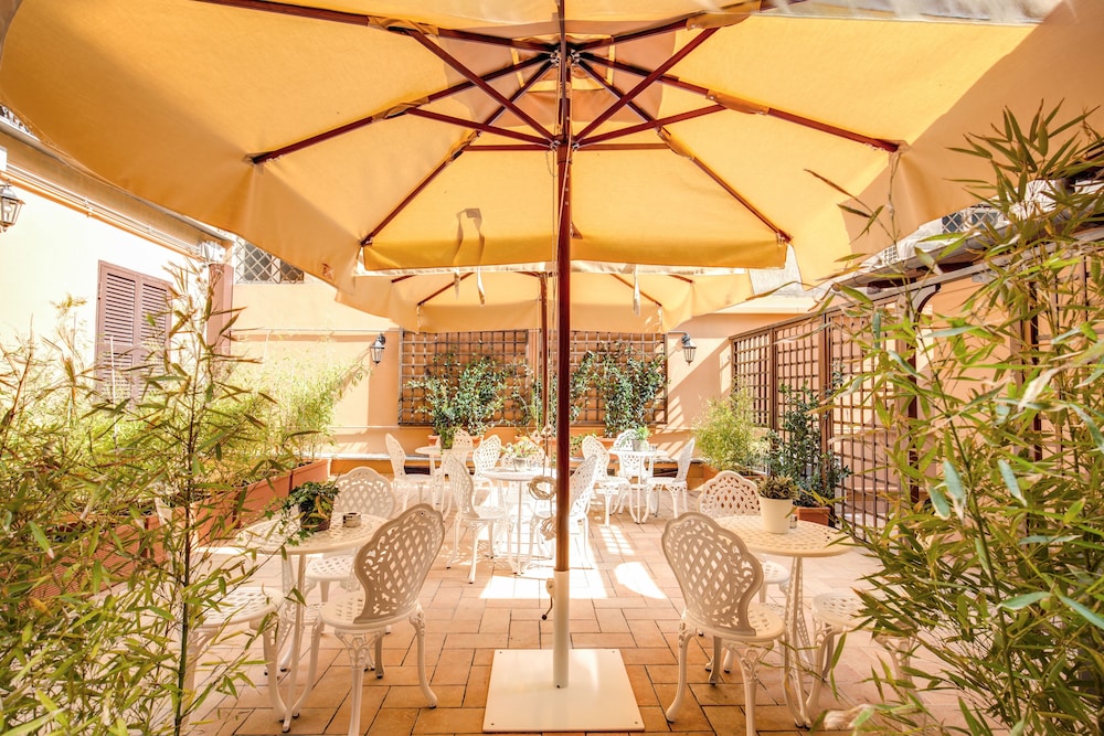 Charme Spagna Boutique Hotel 63/77