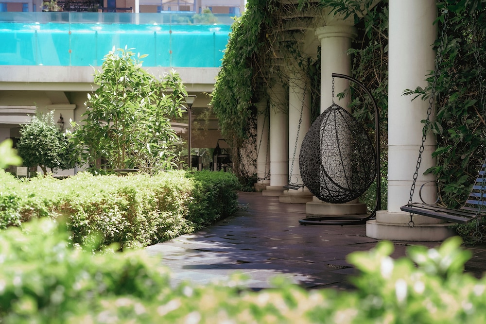 Elegant Suites Westlake 66/72