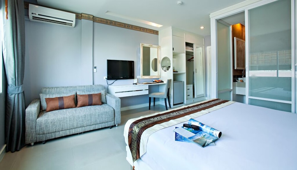 C N Hotel Patong 25/46