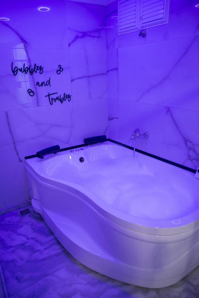ROMANTIC, SUITE