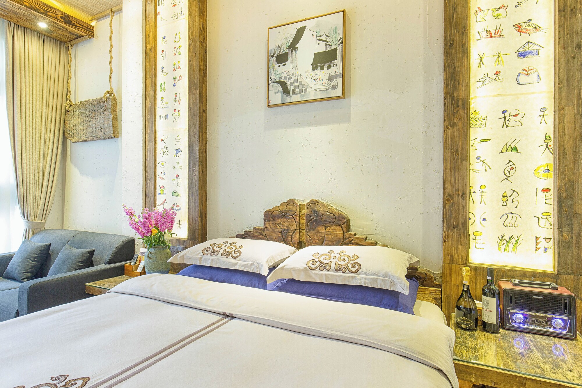 ROOM, QUEEN BED, LAKE VIEW